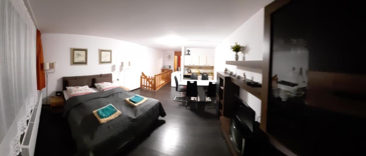 Ferienwohnung Falkennest 상트엥글마 외부 사진